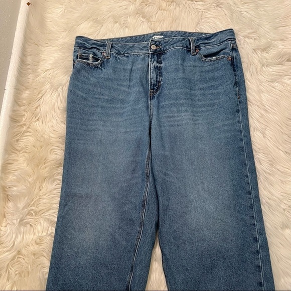 Old Navy Plus Cropped Dad Jean Medium Wash - Picture 4 of 12